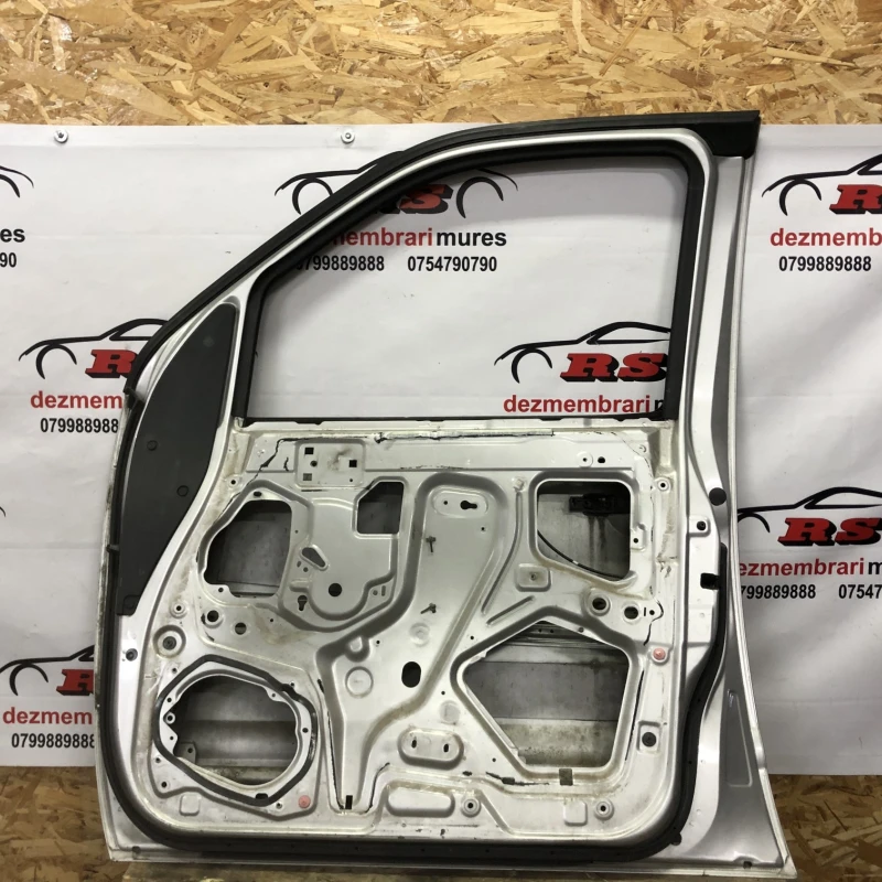 Usa dreapta fata / Nissan Navara D40 2006 / Caroserie, oglinzi si faruri