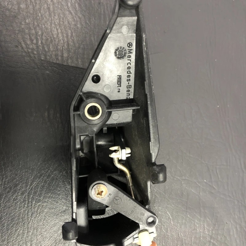 Maner interior usa dreapta fata / Mercedes-Benz SL R129 1990 / Caroserie, oglinzi si faruri