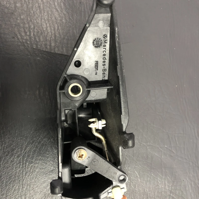 Maner interior usa dreapta fata / Mercedes-Benz SL R129 1990 / Caroserie, oglinzi si faruri