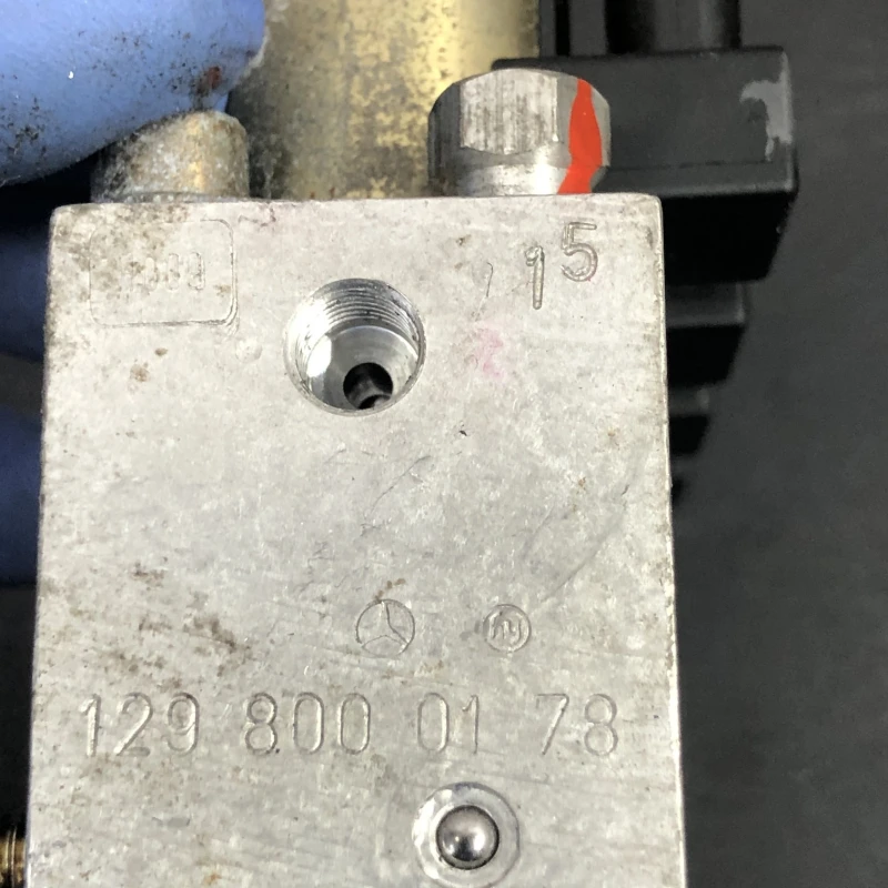 Bloc valve sistem decapotare stanga / Mercedes-Benz SL R129 1990 / Caroserie, oglinzi si faruri