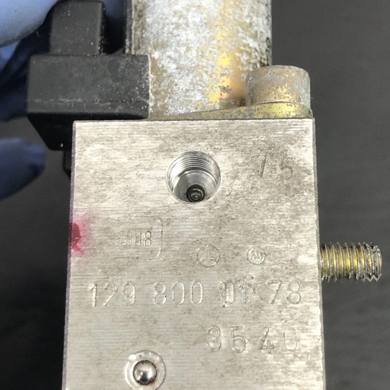 Bloc valve sistem decapotare dreapta / Mercedes-Benz SL R129 1990 / Caroserie, oglinzi si faruri