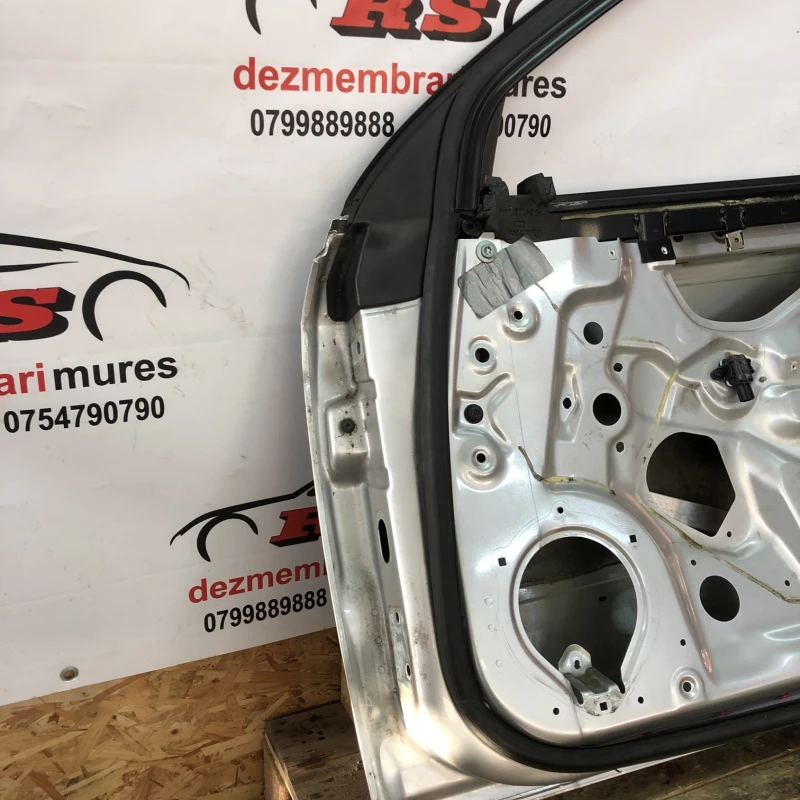 Usa dreapta fata / Audi A4 B7 2006 / Caroserie, oglinzi si faruri