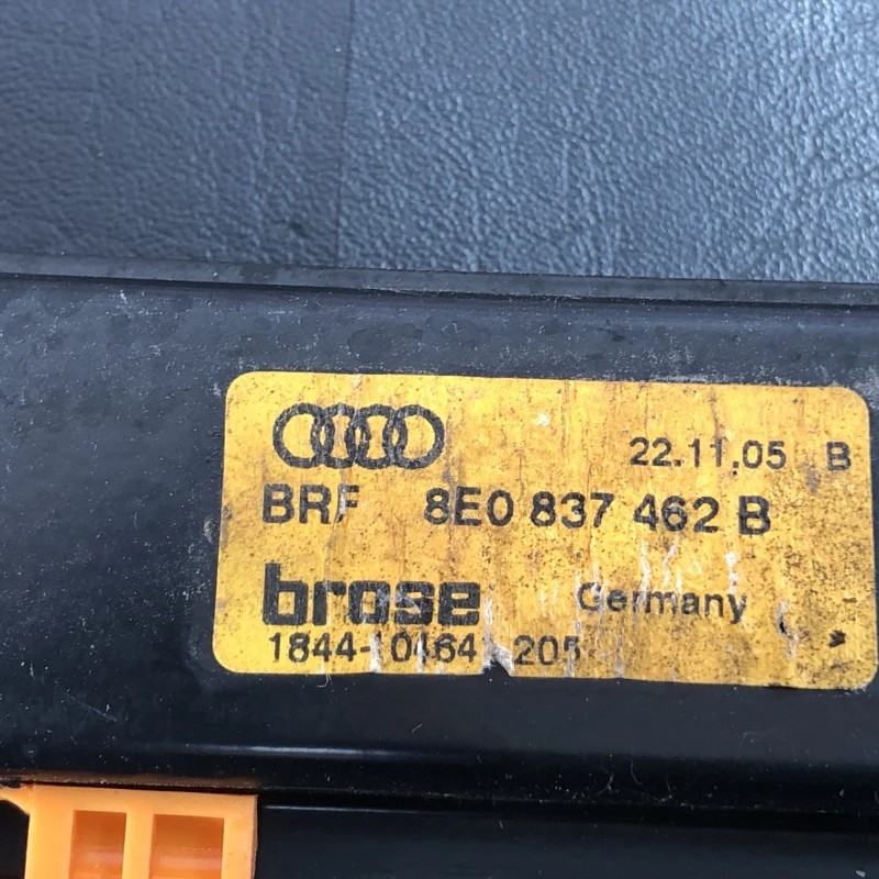 Macara geam dreapta fata / Audi A4 B7 2006 / Caroserie, oglinzi si faruri