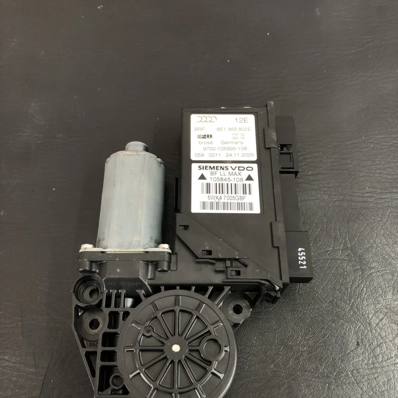 Motoras geam dreapta fata / Audi A4 B7 2006 / Audio si electronice