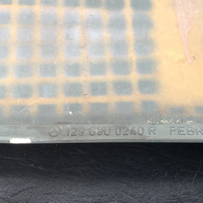 Bandou ornament aripa dreapta fata / Mercedes-Benz SL R129 1990 / Caroserie, oglinzi si faruri