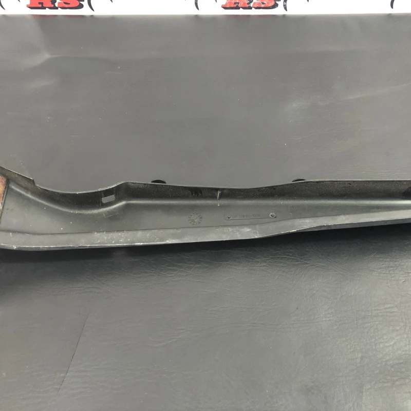 Capac cabluri electrice partea stângă / Mercedes-Benz SL R129 1990 / Motor, racire si evacuare