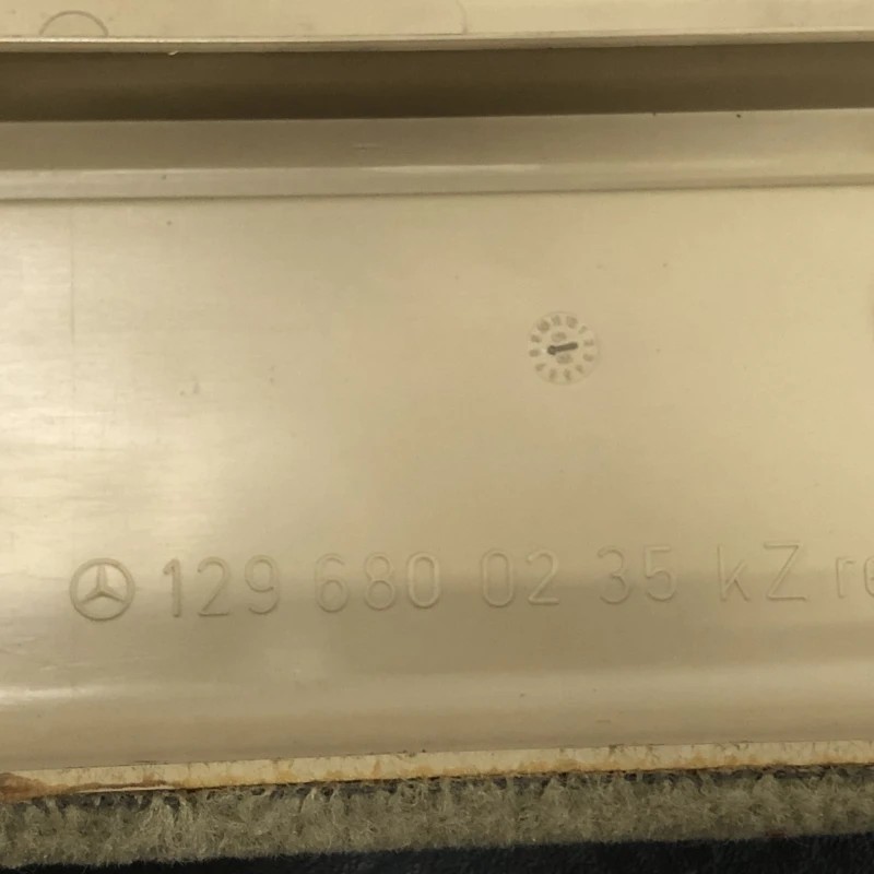 Prag ornament interior dreapta / Mercedes-Benz SL R129 1990 / Caroserie, oglinzi si faruri