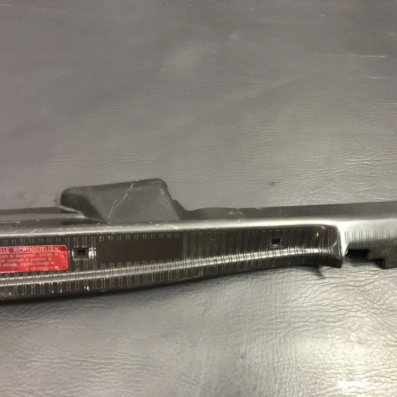Ornament trim portbagaj / Mercedes-Benz SL R129 1990 / Interior