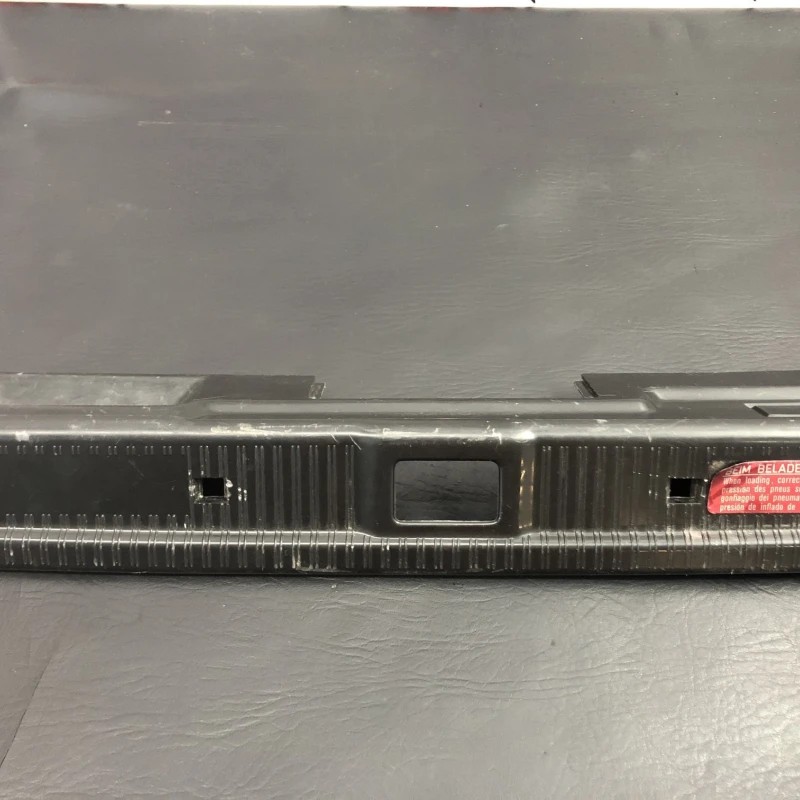 Ornament trim portbagaj / Mercedes-Benz SL R129 1990 / Interior