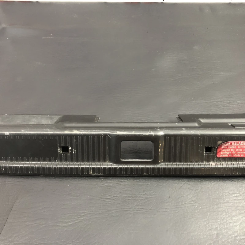 Ornament trim portbagaj / Mercedes-Benz SL R129 1990 / Interior