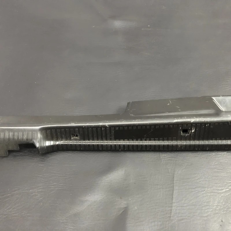 Ornament trim portbagaj / Mercedes-Benz SL R129 1990 / Interior