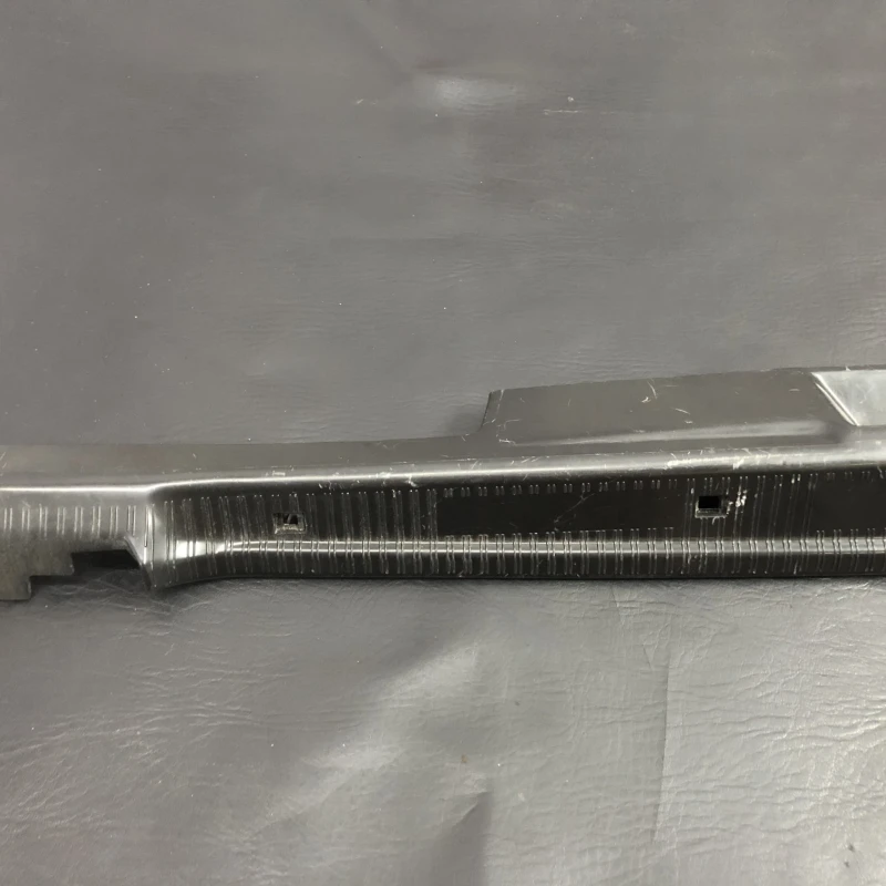 Ornament trim portbagaj / Mercedes-Benz SL R129 1990 / Interior