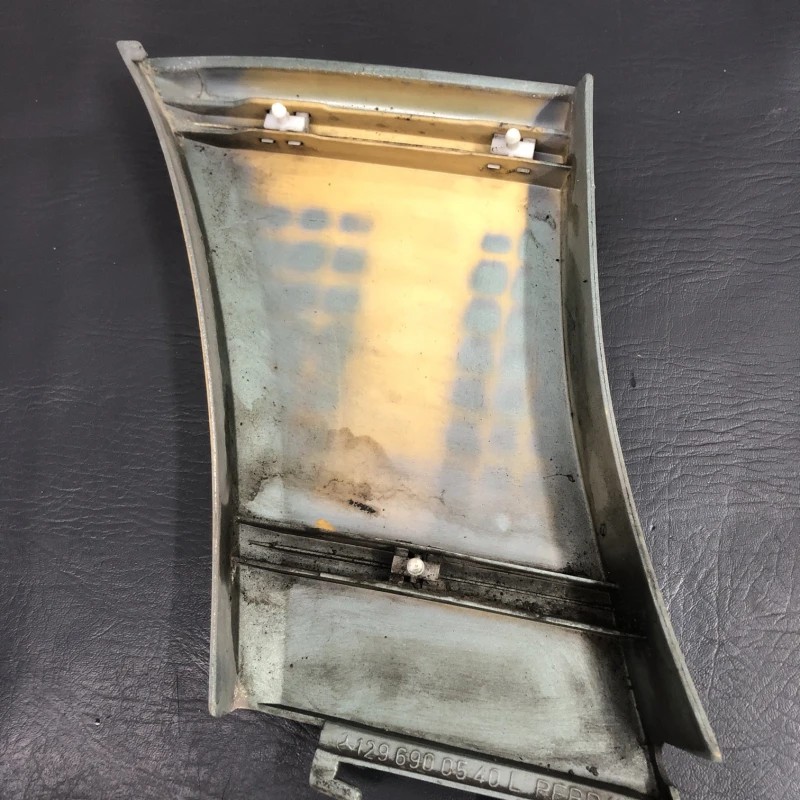 Ornament aripa stanga spate / Mercedes-Benz SL R129 1990 / Caroserie, oglinzi si faruri