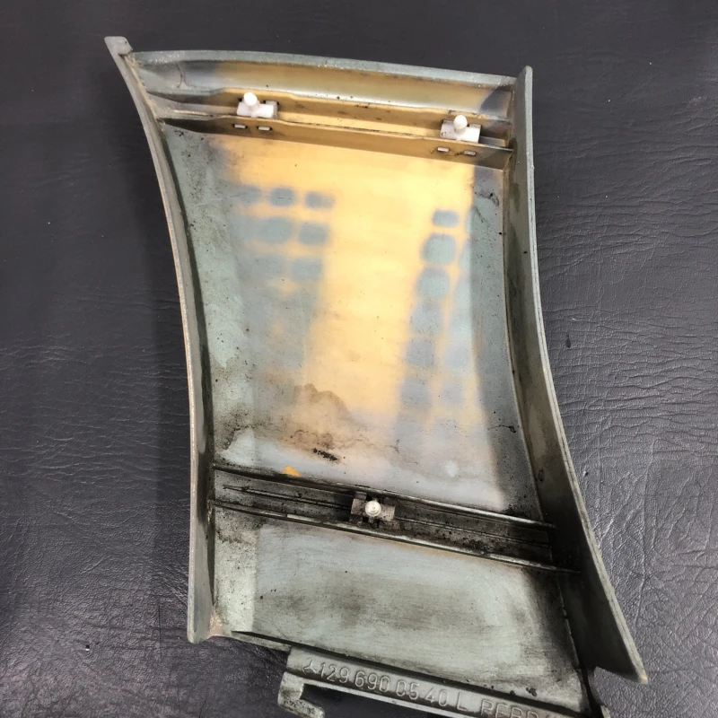 Ornament aripa stanga spate / Mercedes-Benz SL R129 1990 / Caroserie, oglinzi si faruri