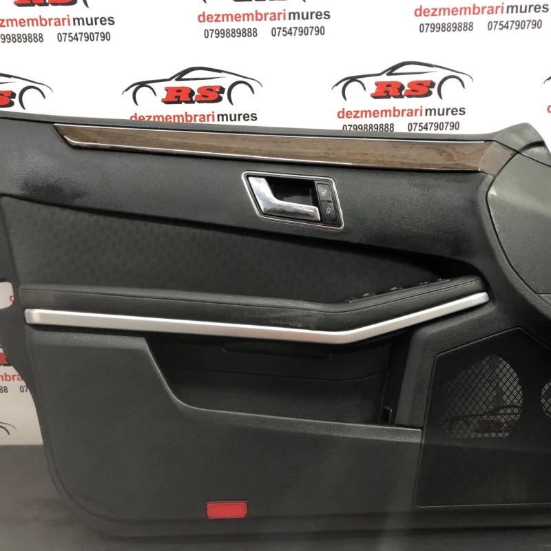 Panou tapiterie usa stanga fata / Mercedes-Benz E Class W212 2010 / Interior