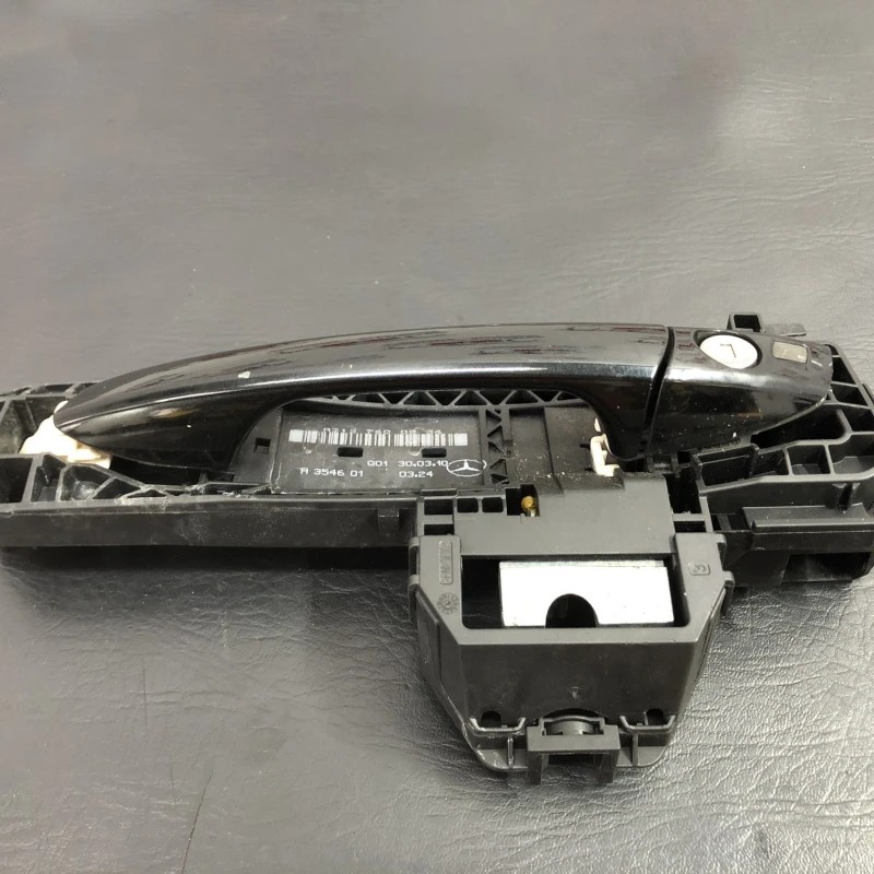 Maner usa stanga fata / Mercedes-Benz E Class W212 2010 / Caroserie, oglinzi si faruri