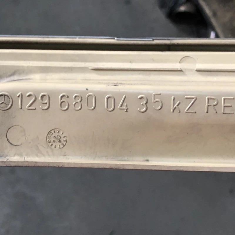 Prag ornament dreapta / Mercedes-Benz SL R129 1990 / Caroserie, oglinzi si faruri