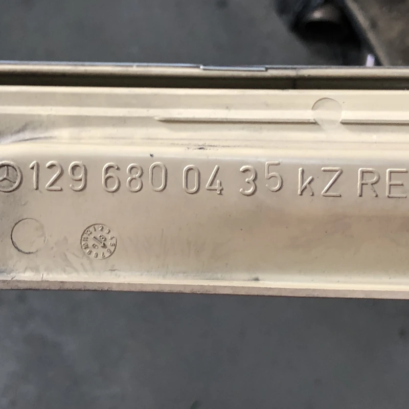 Prag ornament dreapta / Mercedes-Benz SL R129 1990 / Caroserie, oglinzi si faruri