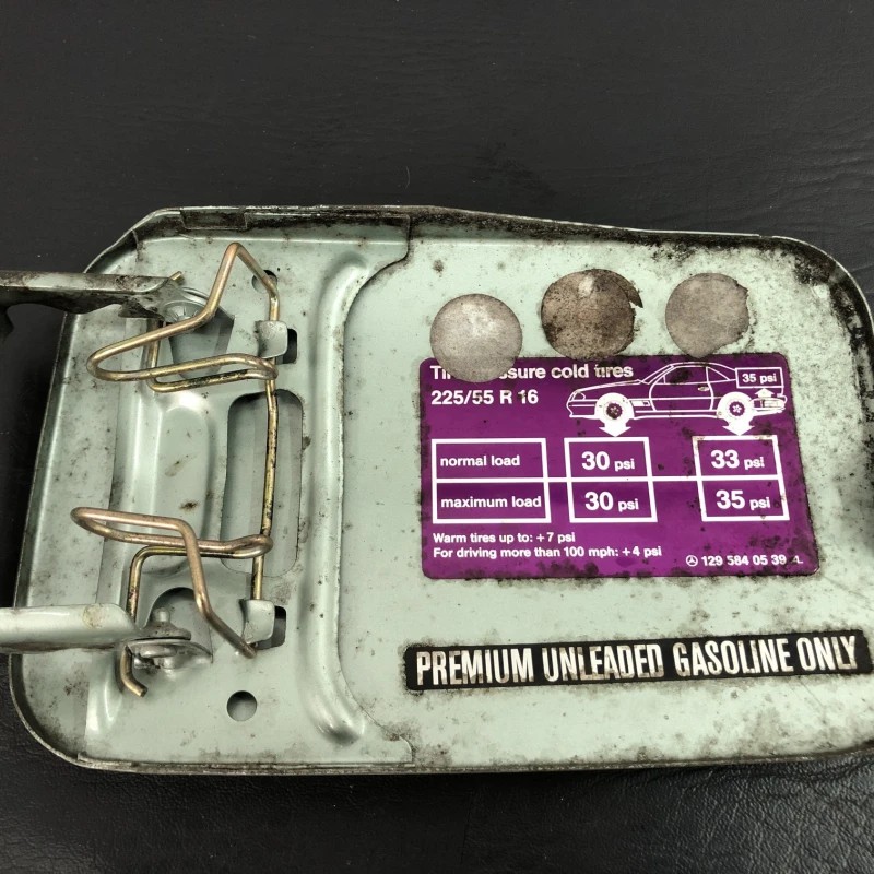 Capac usa rezervor / Mercedes-Benz SL R129 1990 / Caroserie, oglinzi si faruri