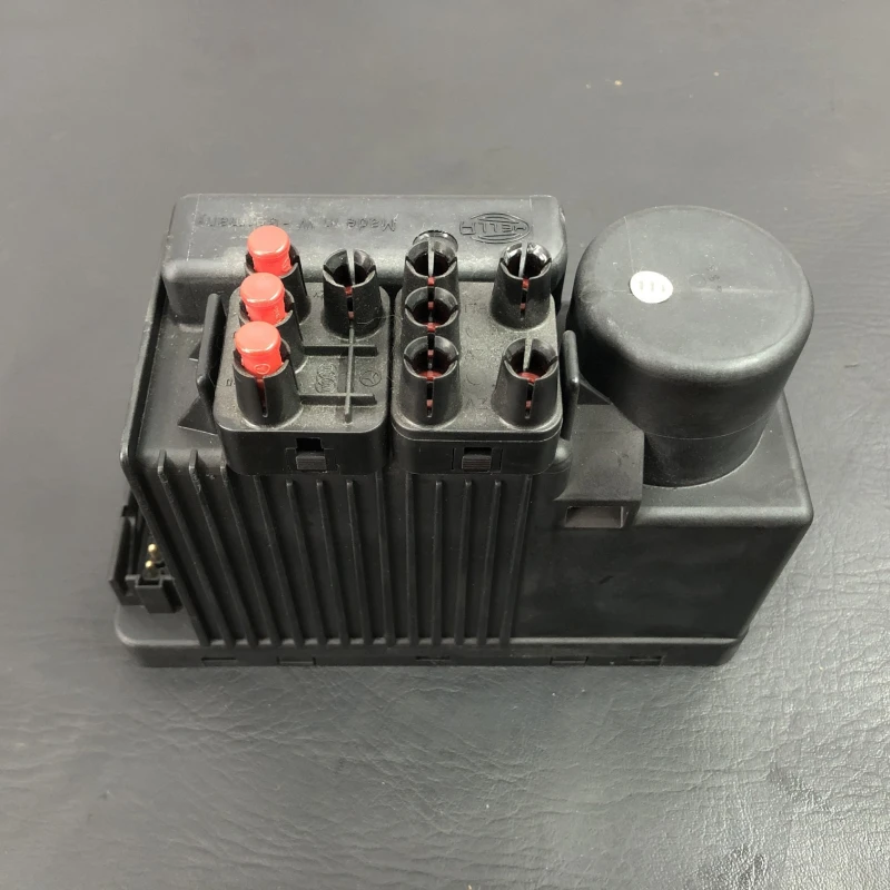 Unitate centrala vaccum închidere centralizată / Mercedes-Benz SL R129 1990 / Audio si electronice