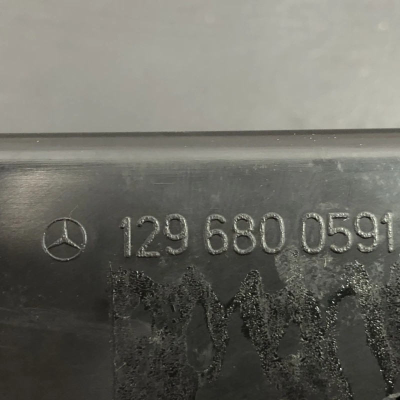 Compartiment stocare / Mercedes-Benz SL R129 1990 / Interior