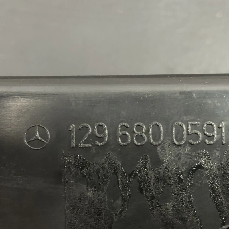 Compartiment stocare / Mercedes-Benz SL R129 1990 / Interior
