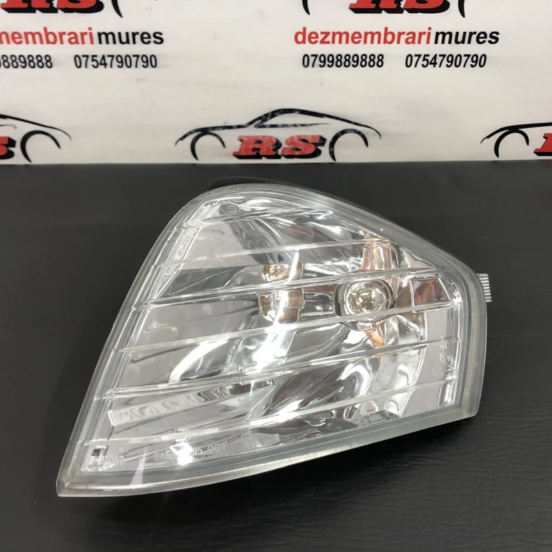 Semnalizare stanga fata Mercedes-Benz 