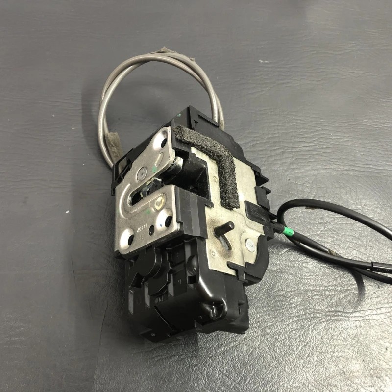 Iala broasca usa stanga spate / Nissan Qashqai J10 facelift 2012 / Caroserie, oglinzi si faruri