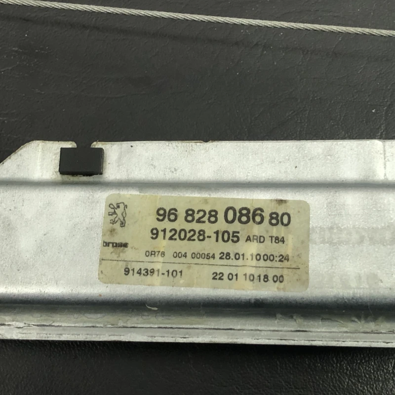 Macara geam dreapta spate / Peugeot 3008 3008 2010 / Caroserie, oglinzi si faruri
