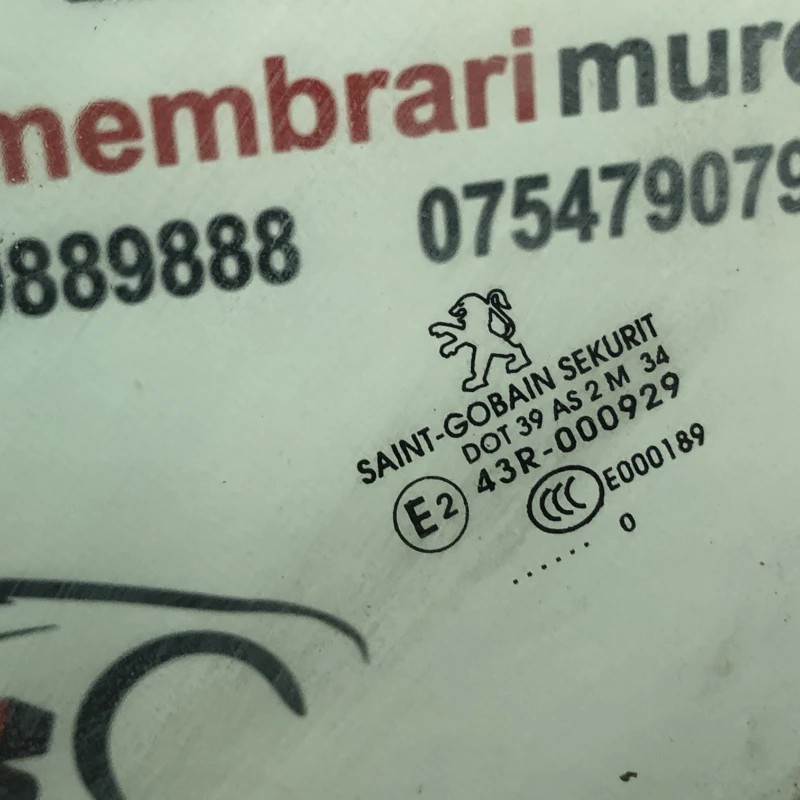 Geam stanga fata / Peugeot 3008 3008 2010 / Caroserie, oglinzi si faruri