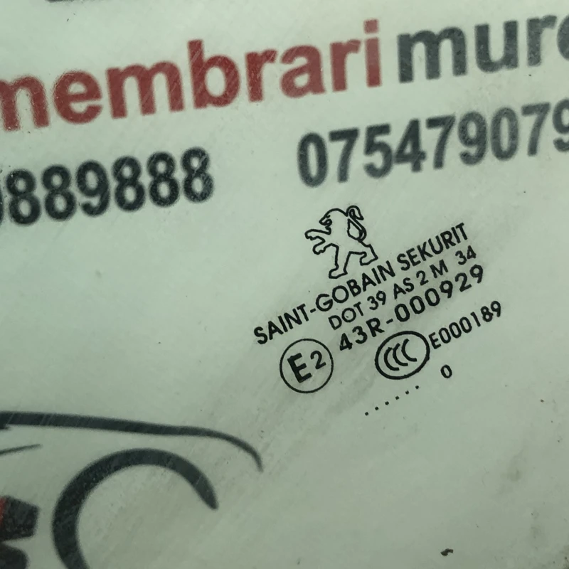 Geam stanga fata / Peugeot 3008 3008 2010 / Caroserie, oglinzi si faruri