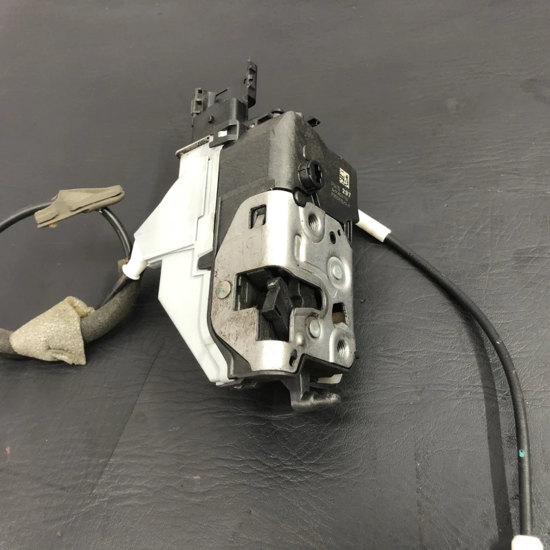 Iala broasca usa stanga spate Peugeot 