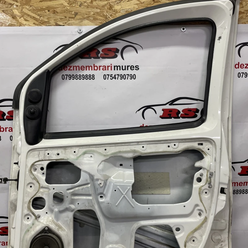 Usa dreapta fata / Fiat Fiorino 225 2015 / Caroserie, oglinzi si faruri