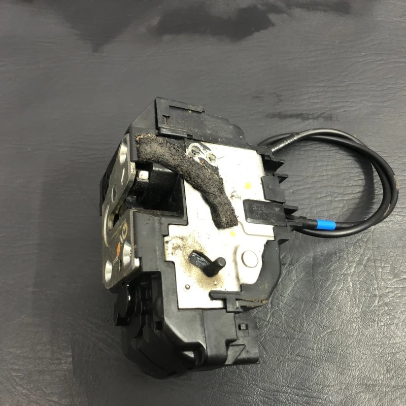 Iala broasca usa stanga spate / Nissan Navara D40 2011 / Caroserie, oglinzi si faruri