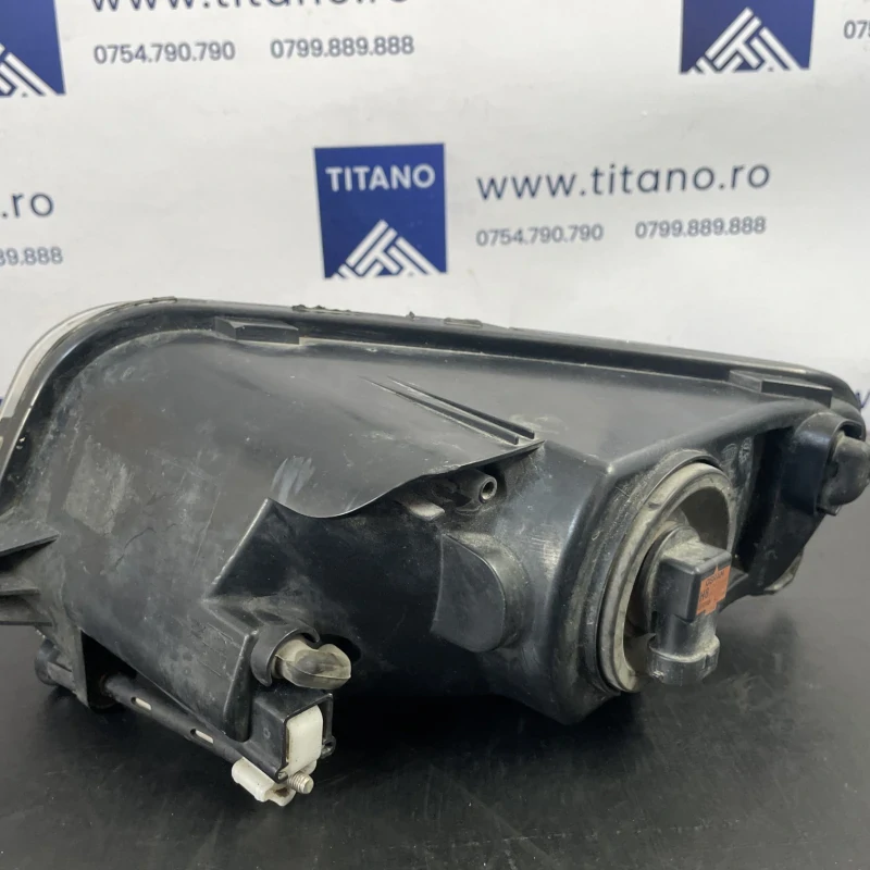 Proiector dreapta / Volkswagen Sharan 7N 2013 / Caroserie, oglinzi si faruri