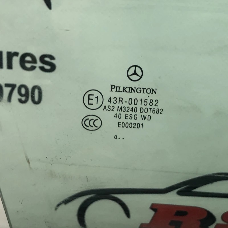 Geam dreapta fata / Mercedes-Benz C Class W204 2011 / Caroserie, oglinzi si faruri