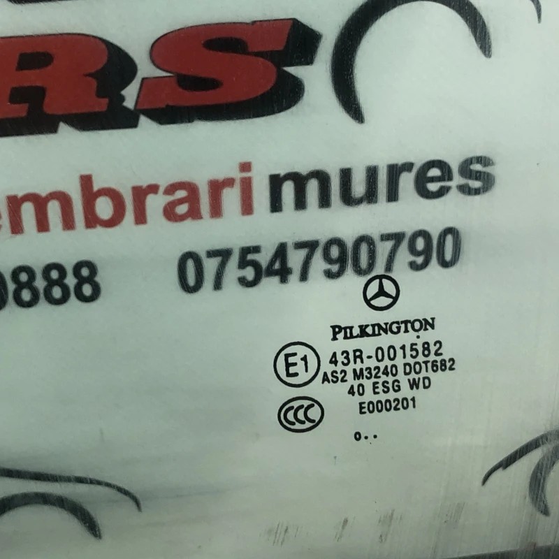 Geam stanga fata / Mercedes-Benz C Class W204 2011 / Caroserie, oglinzi si faruri