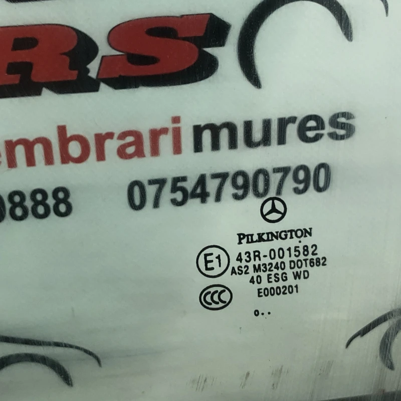 Geam stanga fata / Mercedes-Benz C Class W204 2011 / Caroserie, oglinzi si faruri