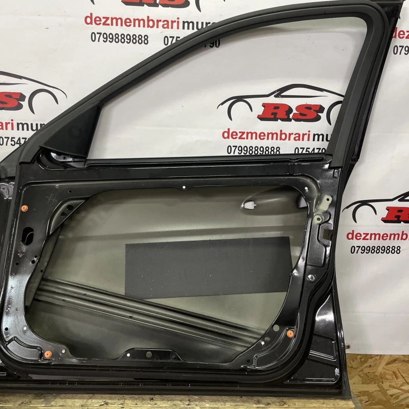 Usa dreapta fata / Mercedes-Benz C Class W204 2011 / Caroserie, oglinzi si faruri