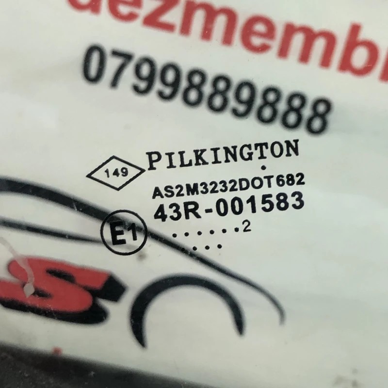 Geam dreapta fata / Nissan NV400 NV400 2012 / Caroserie, oglinzi si faruri