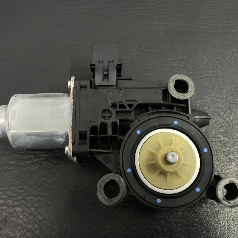 Motoras geam dreapta spate / Seat Ibiza 6J 2011 / Audio si electronice