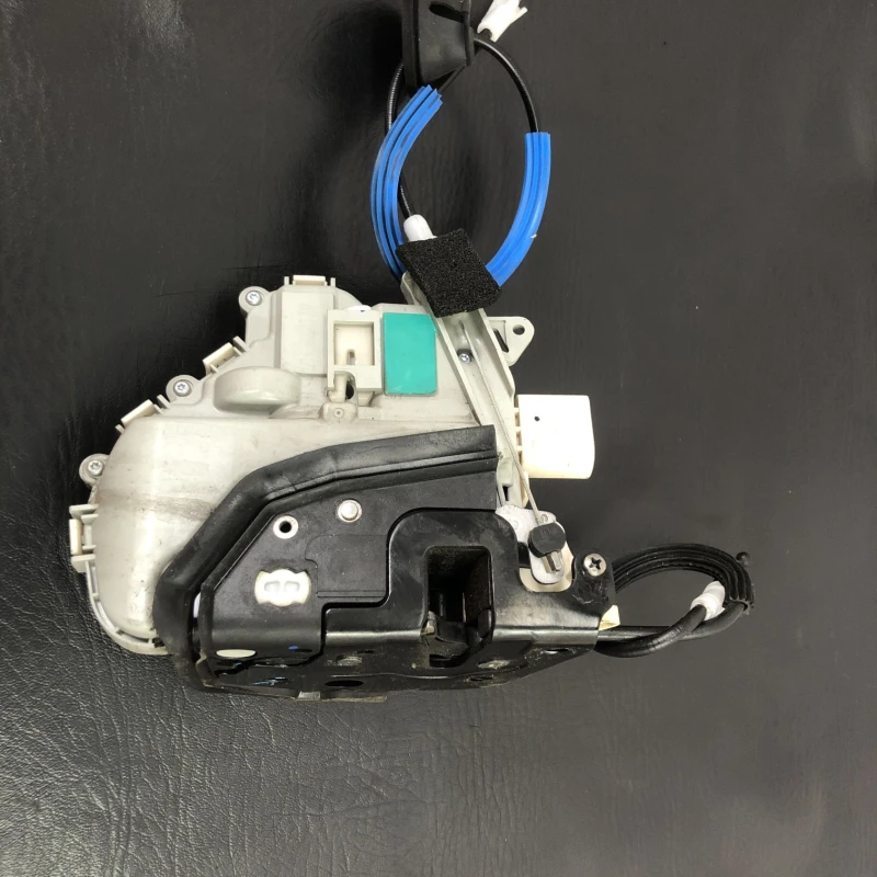 Iala broasca usa stanga fata / Audi A4 B8 2013 / Caroserie, oglinzi si faruri