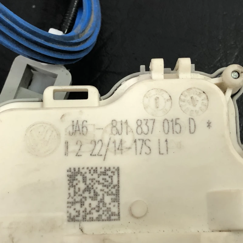 Iala broasca usa stanga fata / Audi A4 B8 2013 / Caroserie, oglinzi si faruri