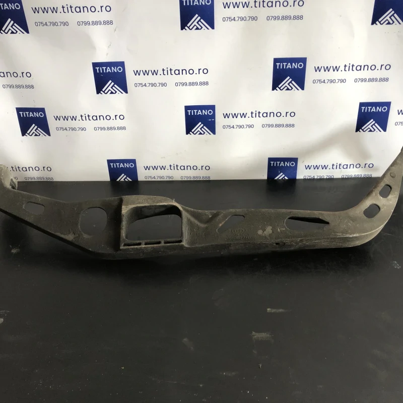 Traversa motor / Audi A4 B8 2011 / Caroserie, oglinzi si faruri