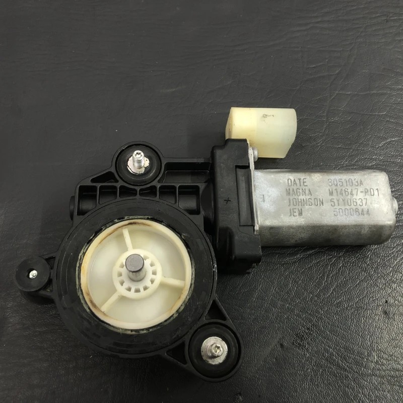 Motoras geam dreapta spate BMW Seria 3 F31 2015