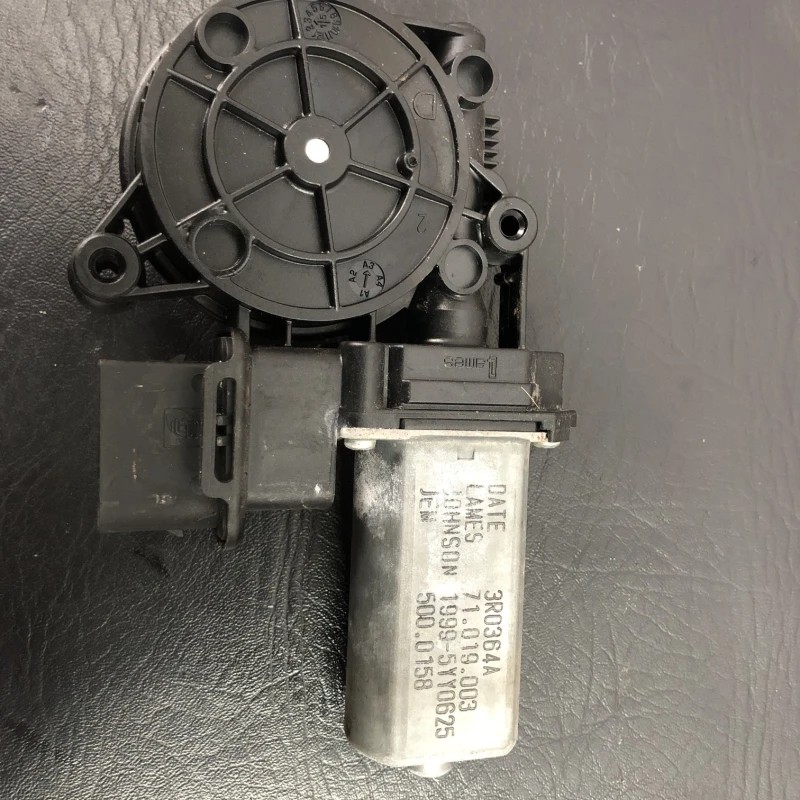 Motoras geam stanga fata BMW Seria 3 F31 2015