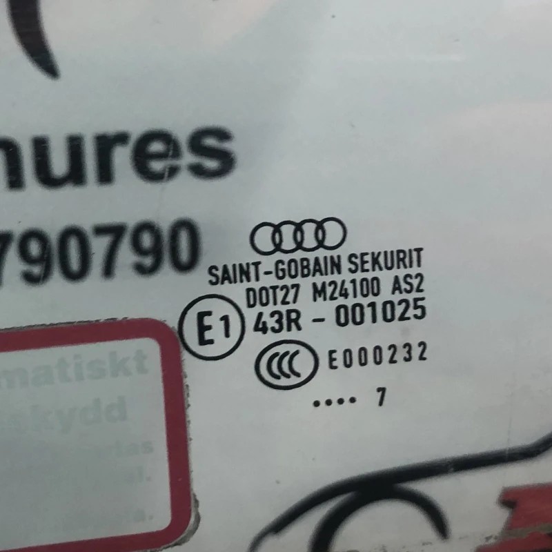 Geam stanga fata / Audi A3 8P 2008 / Caroserie, oglinzi si faruri