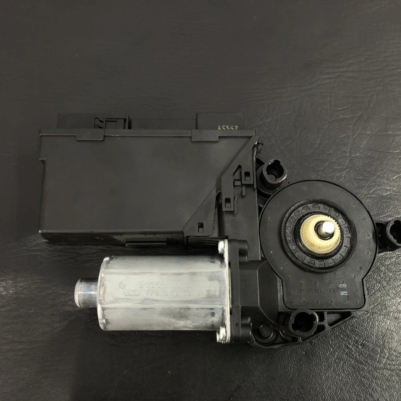 Motoras geam stanga fata Audi A4 B7 2006