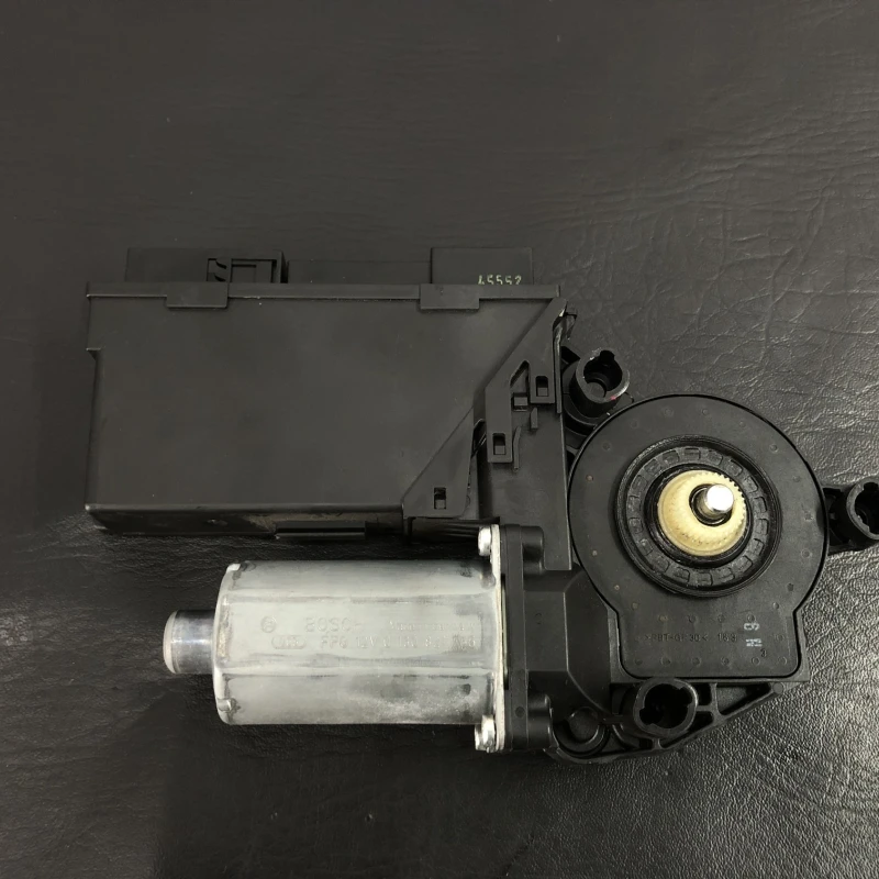 Motoras geam stanga fata Audi 