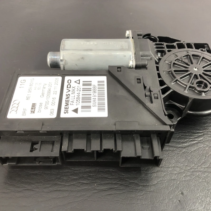 Motoras geam stanga fata / Audi A4 B7 2006 / Audio si electronice